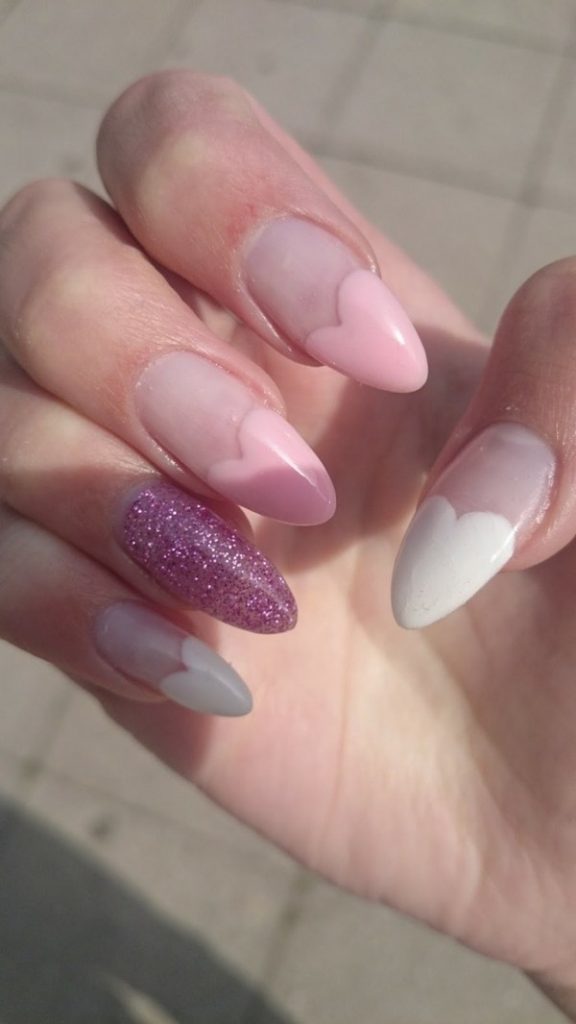 27 Beautiful Almond Shaped Nails Designs (2022)